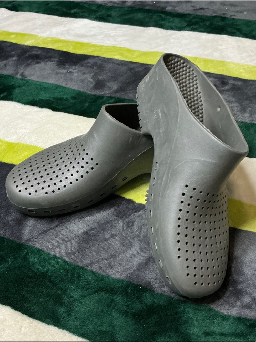 Men's Calzuro Professional Clogs with Holes Size 8-8 1/2-9 - Picture 2 of 12